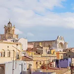 Planta Baja En La Muralla Romana Junto A La Catedral