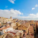 Planta Baja En La Muralla Romana Junto A La Catedral